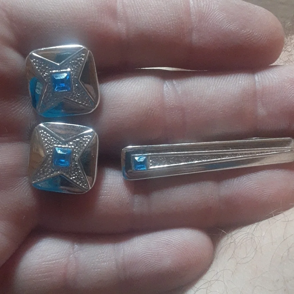 Silver Tone And Blue Cufflinks and Tie Clip Set
